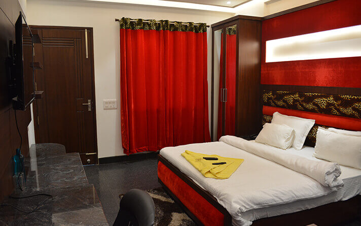 deluxe hotel room in udaipur
